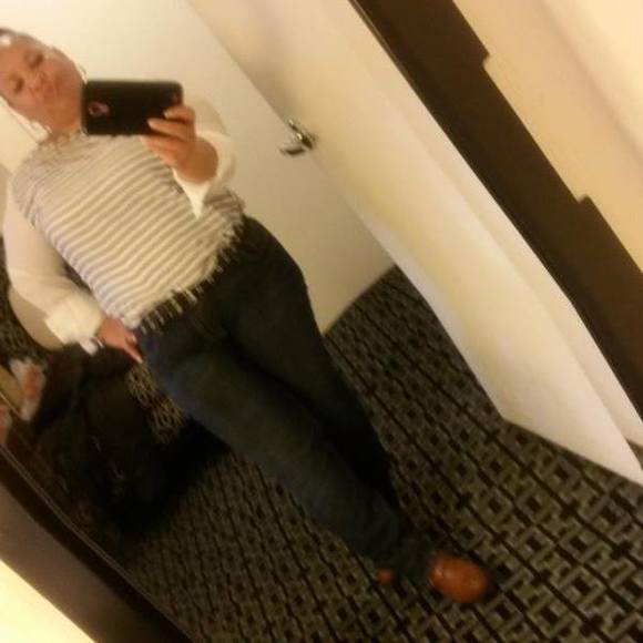 Meet your Posher, Olive - Picture 1 of 1